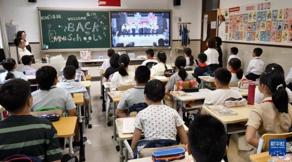 大牛时代 播撒爱国种子