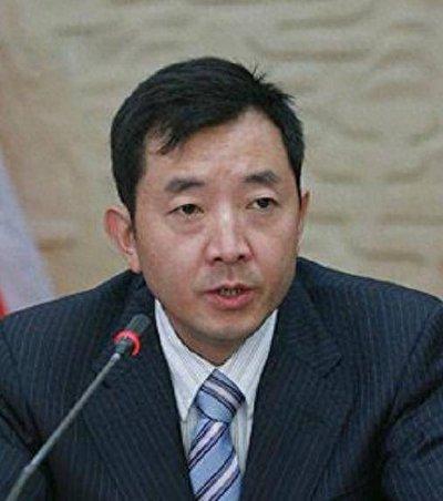 泽峰资本 陈行甲去汇报工作，上级对他说：“你给老子滚！你只是个县委书记，老子是州委书记，你约老子十次，老子见你一次就是给你脸！”